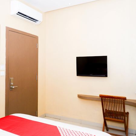 Oyo 379 Grand Mundu Hotel เซอมารัง ภายนอก รูปภาพ