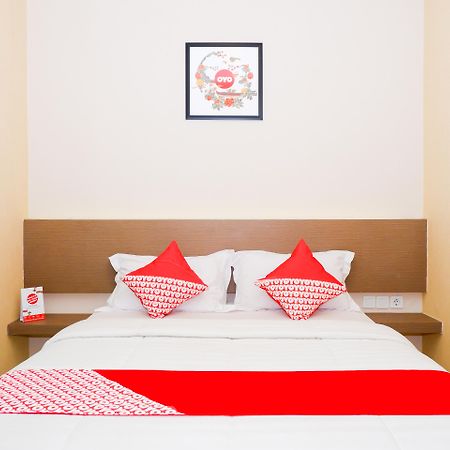 Oyo 379 Grand Mundu Hotel เซอมารัง ภายนอก รูปภาพ
