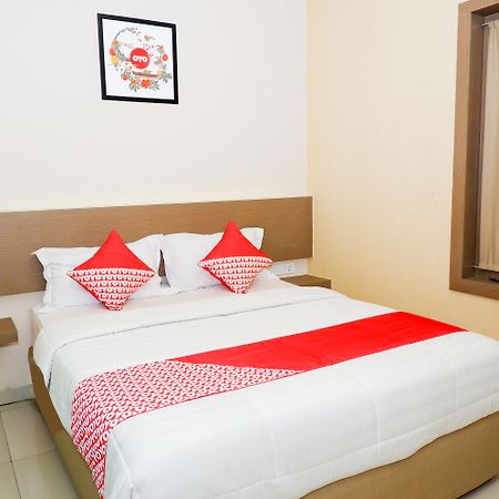 Oyo 379 Grand Mundu Hotel เซอมารัง ภายนอก รูปภาพ