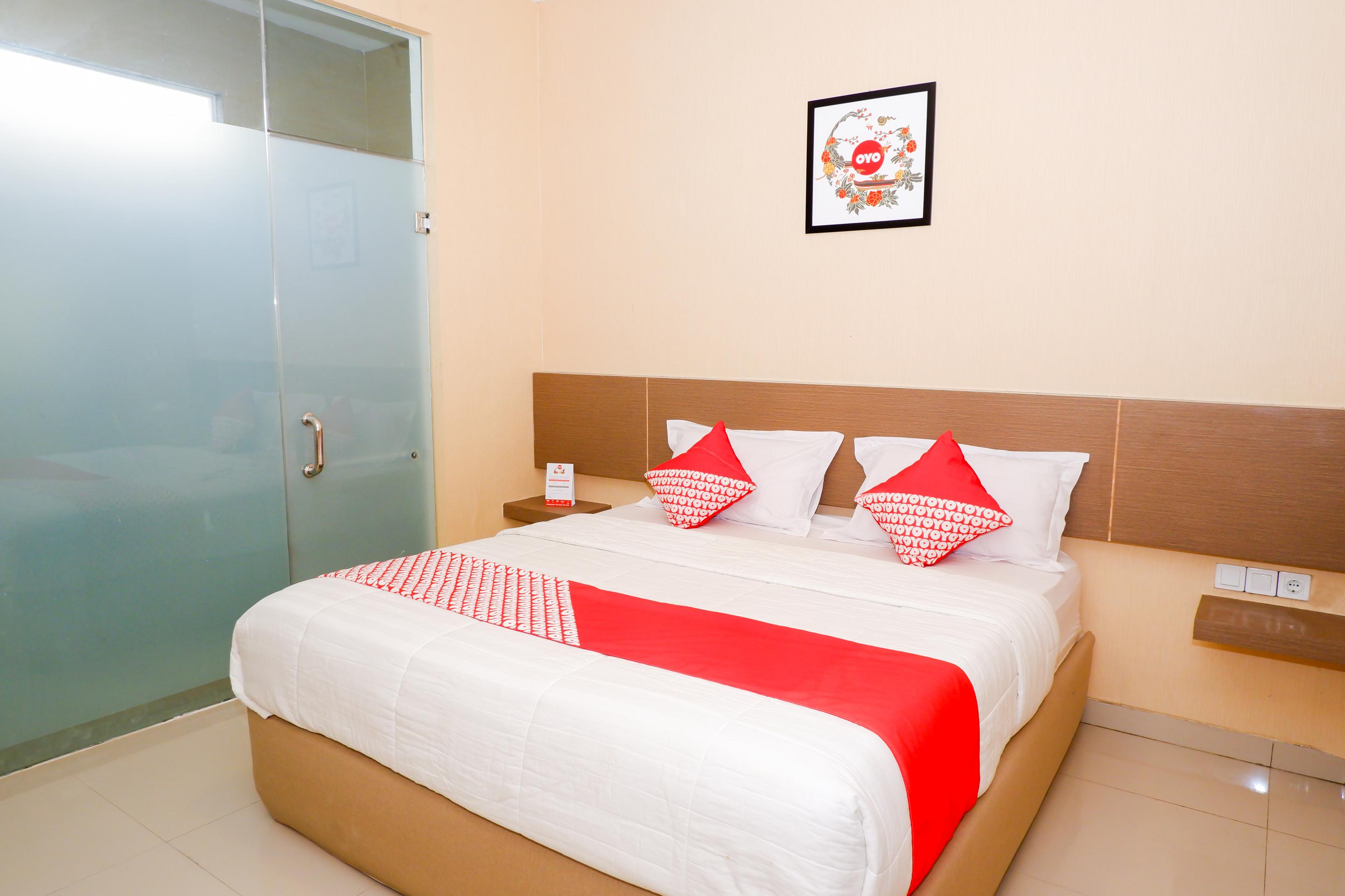 Oyo 379 Grand Mundu Hotel เซอมารัง ภายนอก รูปภาพ