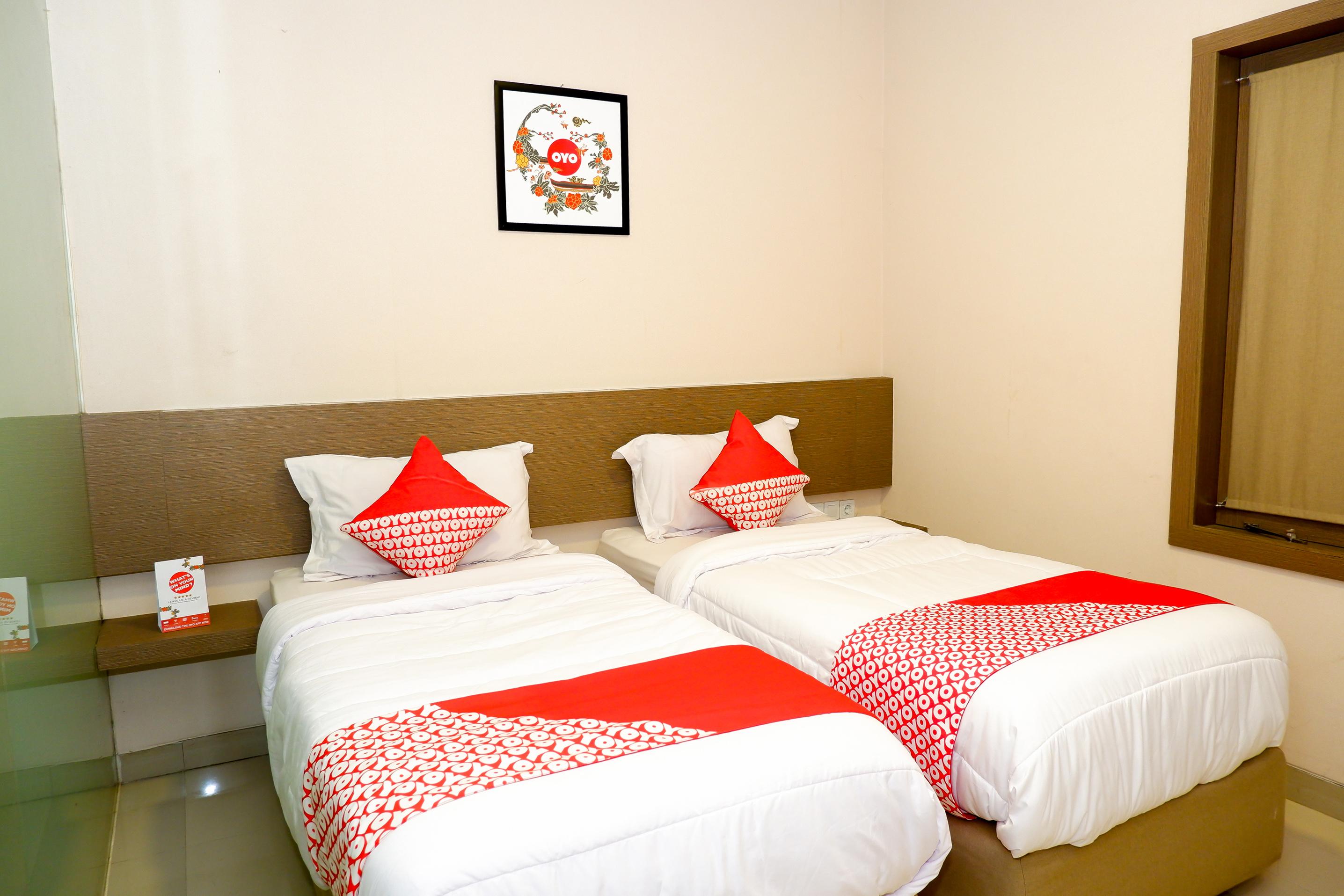 Oyo 379 Grand Mundu Hotel เซอมารัง ภายนอก รูปภาพ