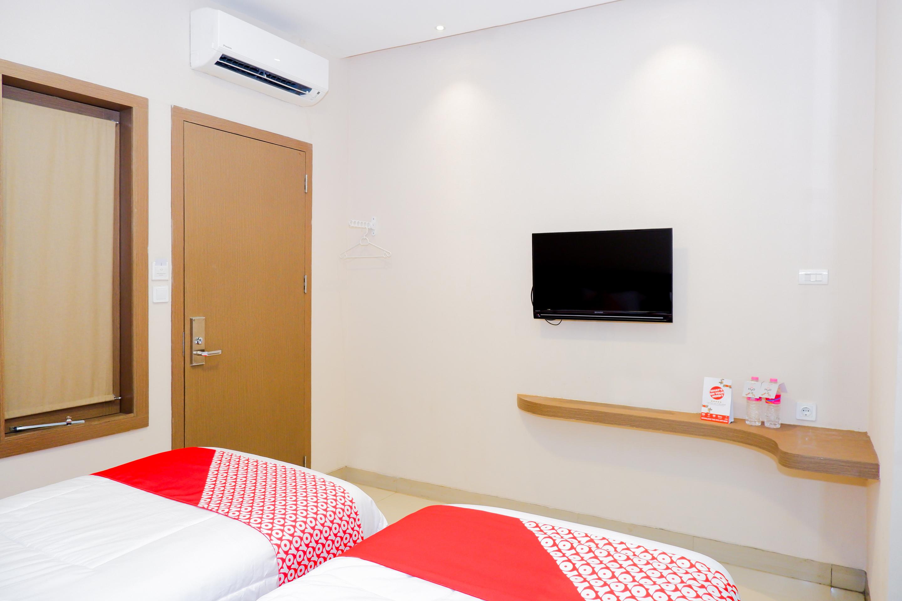 Oyo 379 Grand Mundu Hotel เซอมารัง ภายนอก รูปภาพ