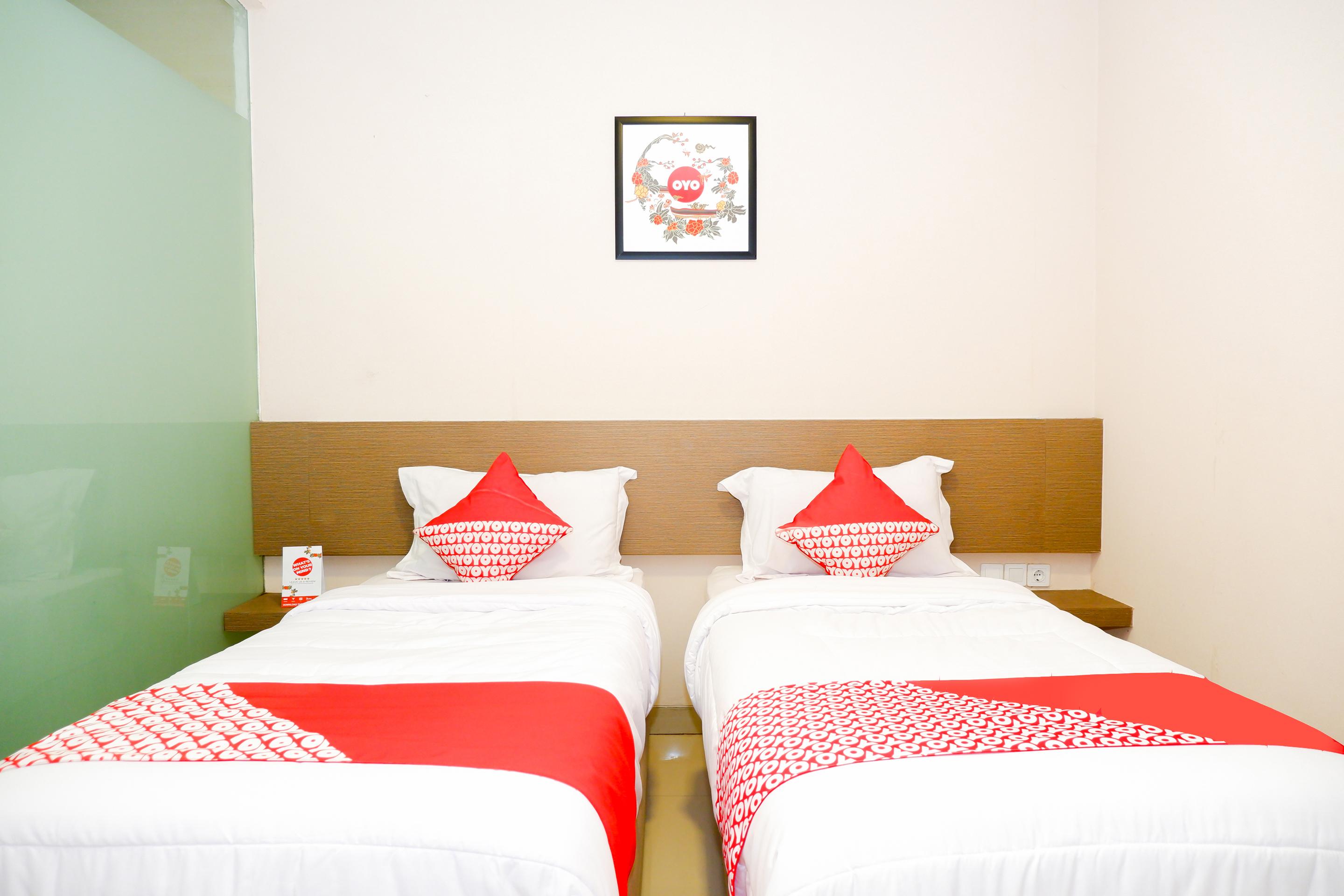 Oyo 379 Grand Mundu Hotel เซอมารัง ภายนอก รูปภาพ