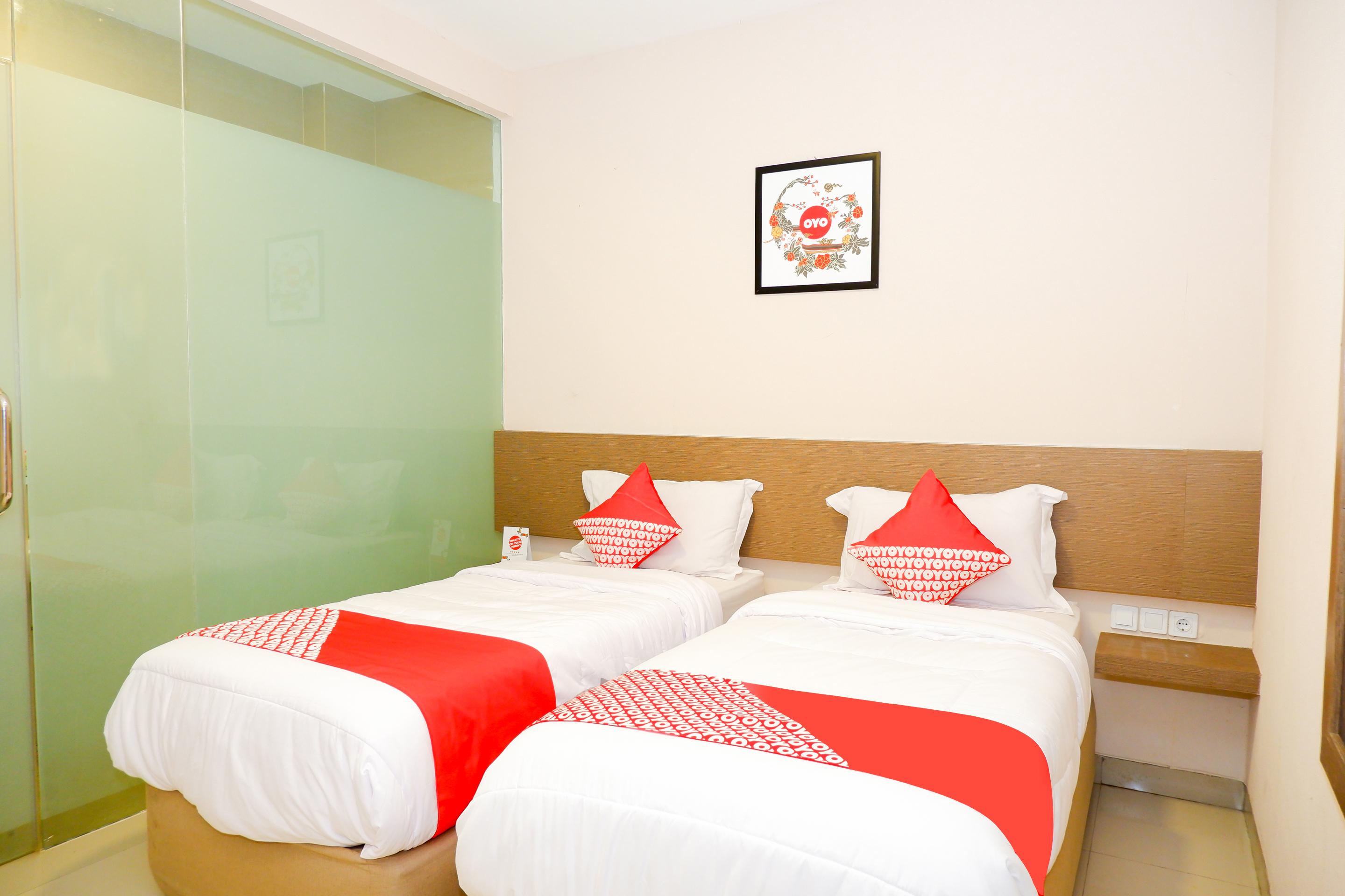 Oyo 379 Grand Mundu Hotel เซอมารัง ภายนอก รูปภาพ