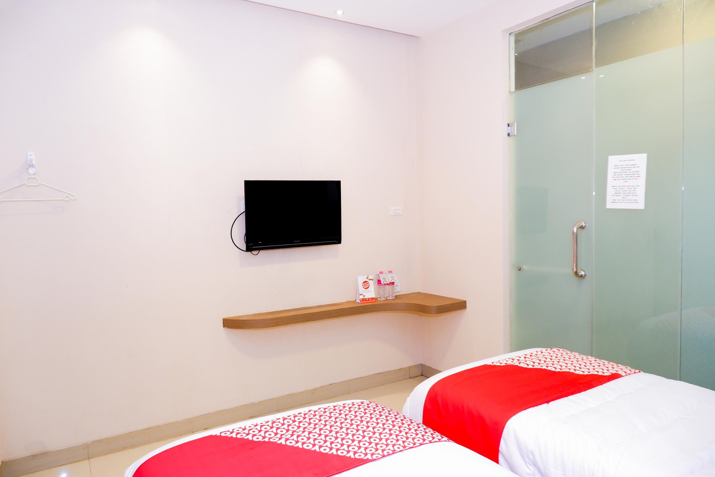 Oyo 379 Grand Mundu Hotel เซอมารัง ภายนอก รูปภาพ