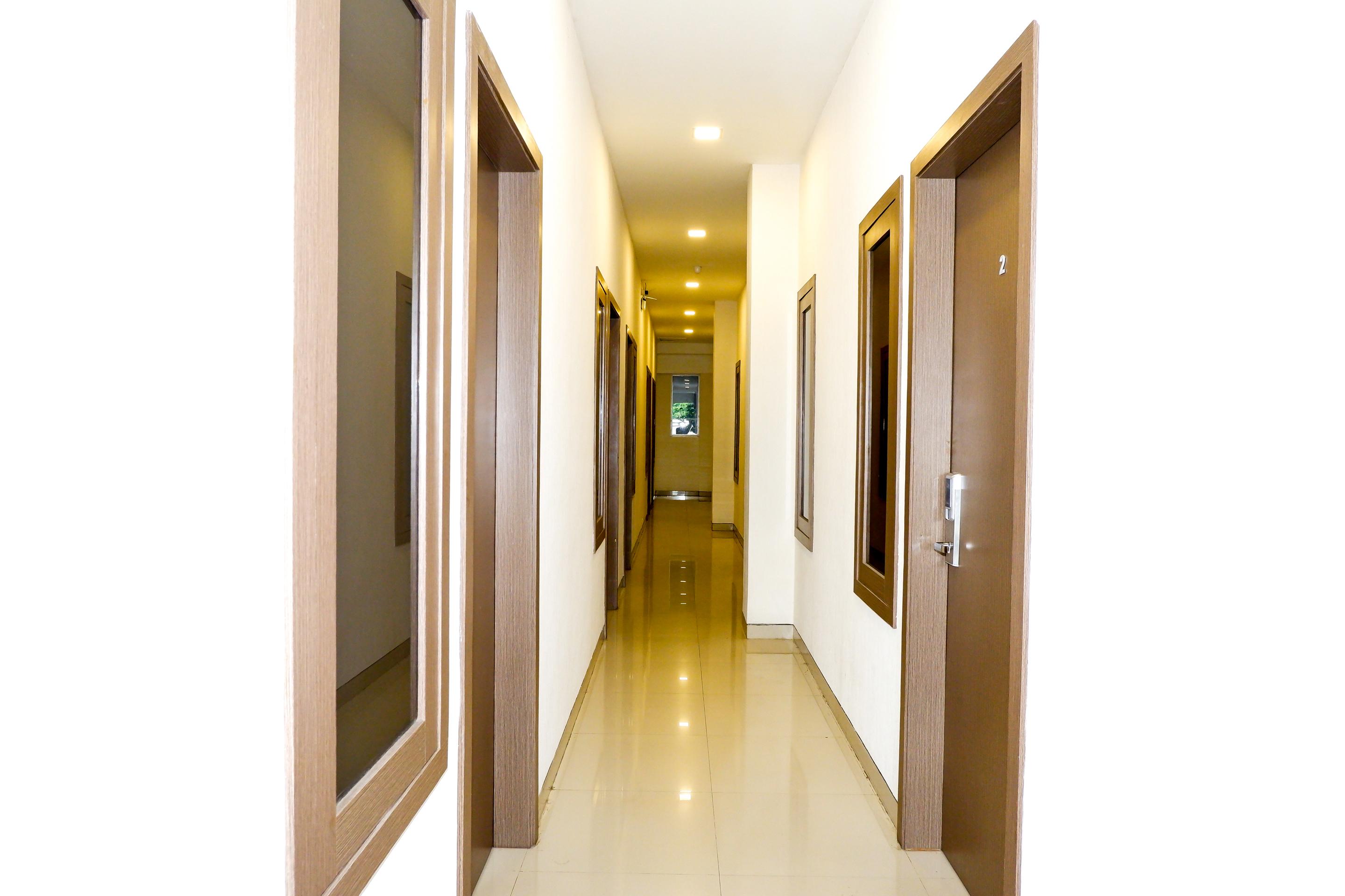 Oyo 379 Grand Mundu Hotel เซอมารัง ภายนอก รูปภาพ