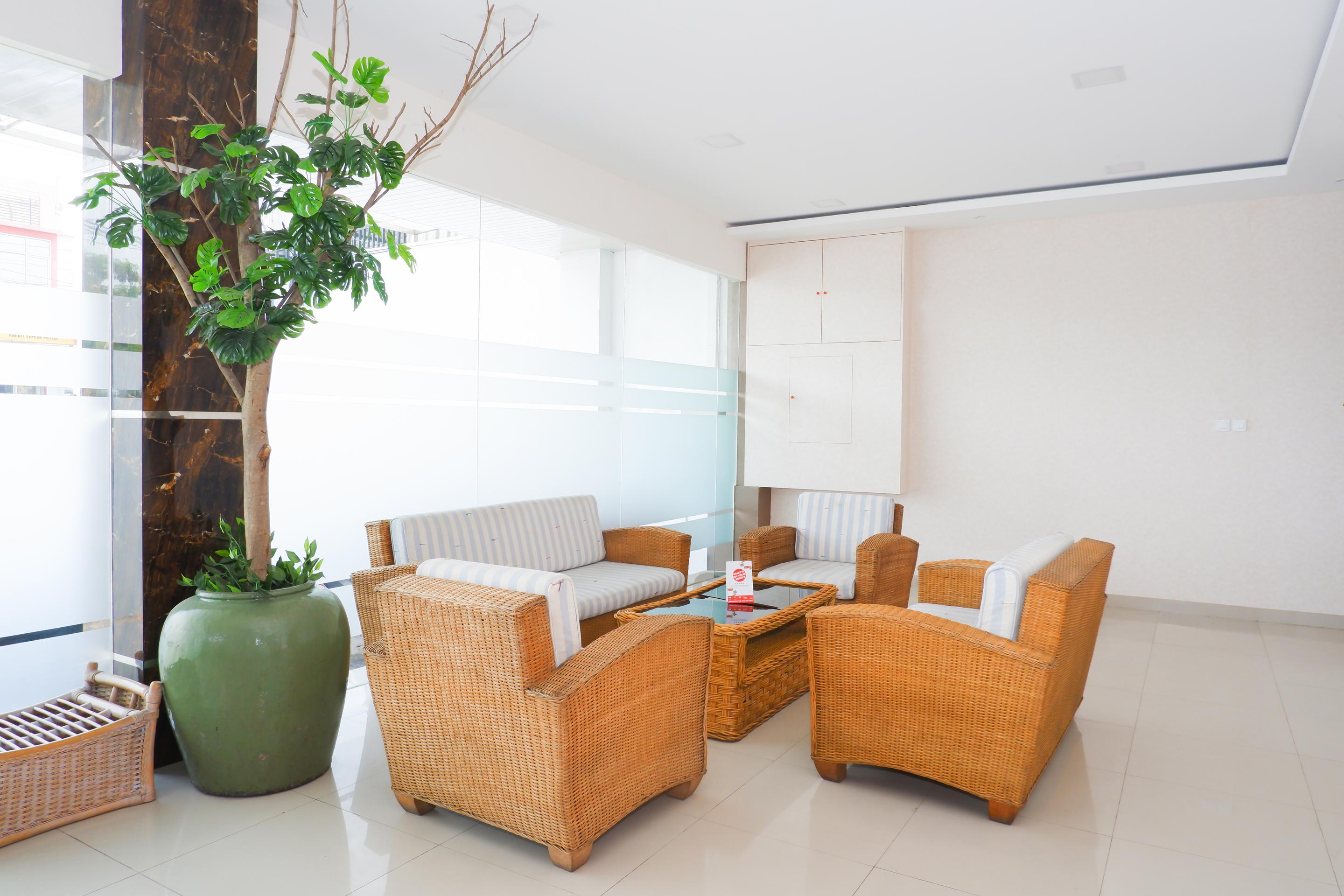 Oyo 379 Grand Mundu Hotel เซอมารัง ภายนอก รูปภาพ